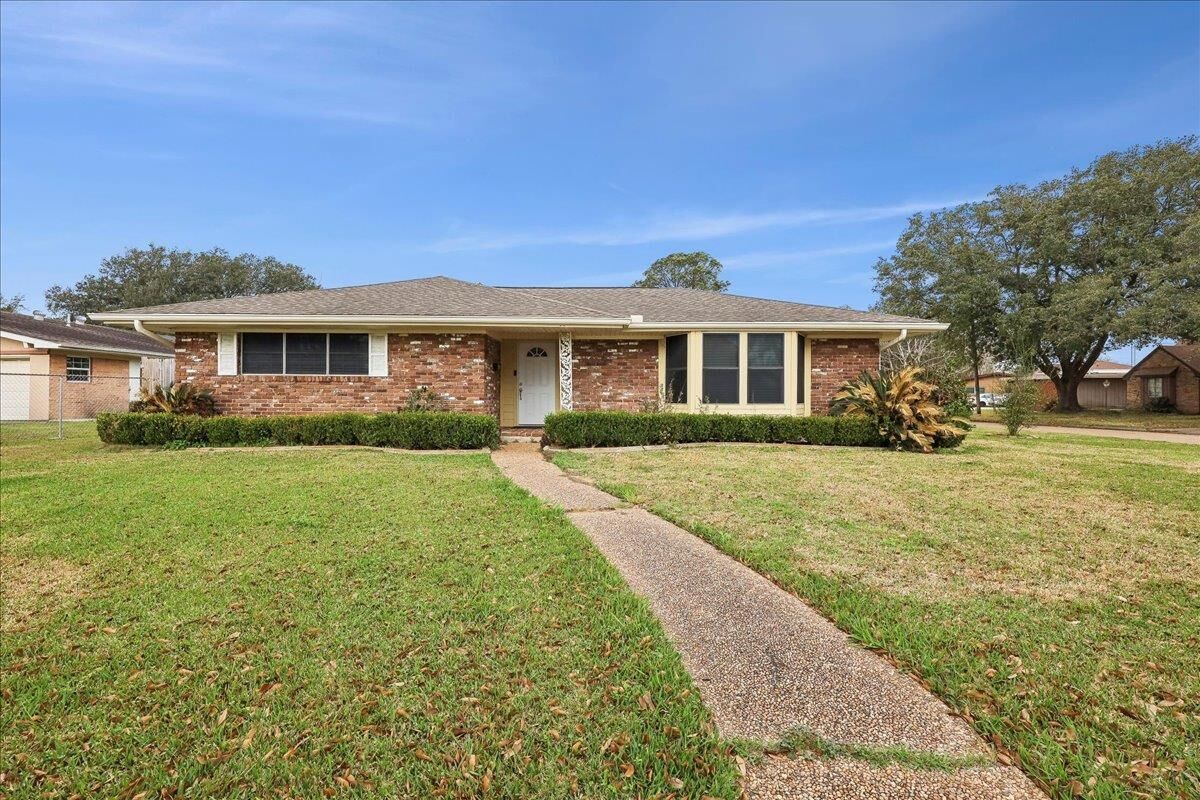 Property Photo: 4121 Big Bend Ave TX 77642
