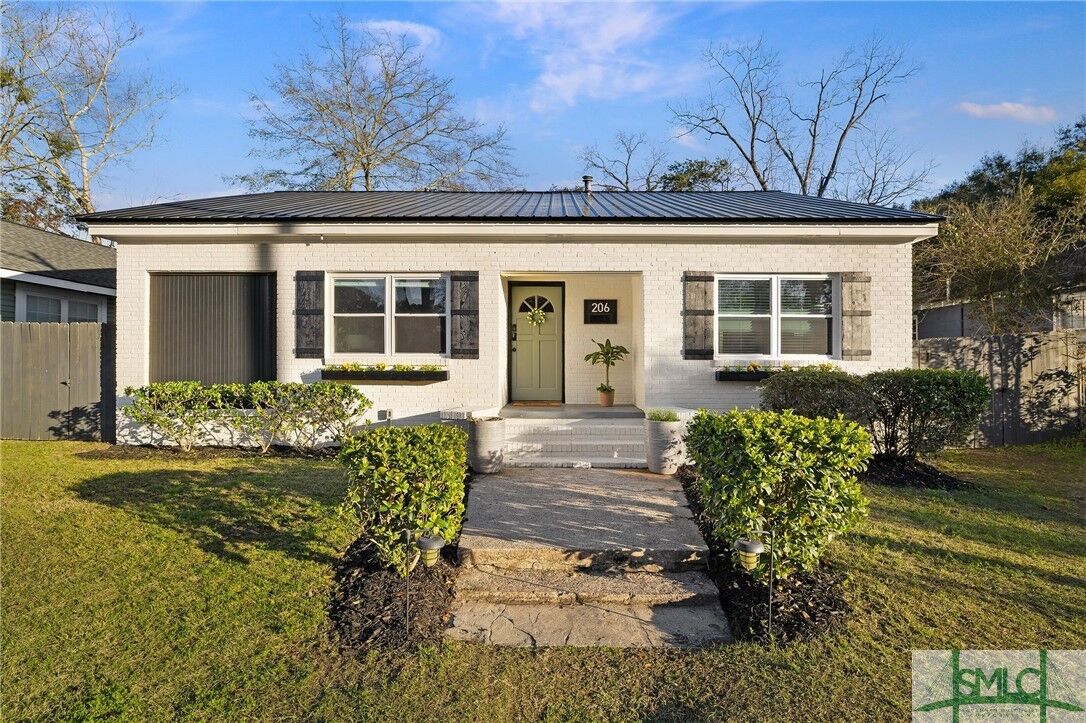 Property Photo:  206 Forrest Avenue  GA 31404 