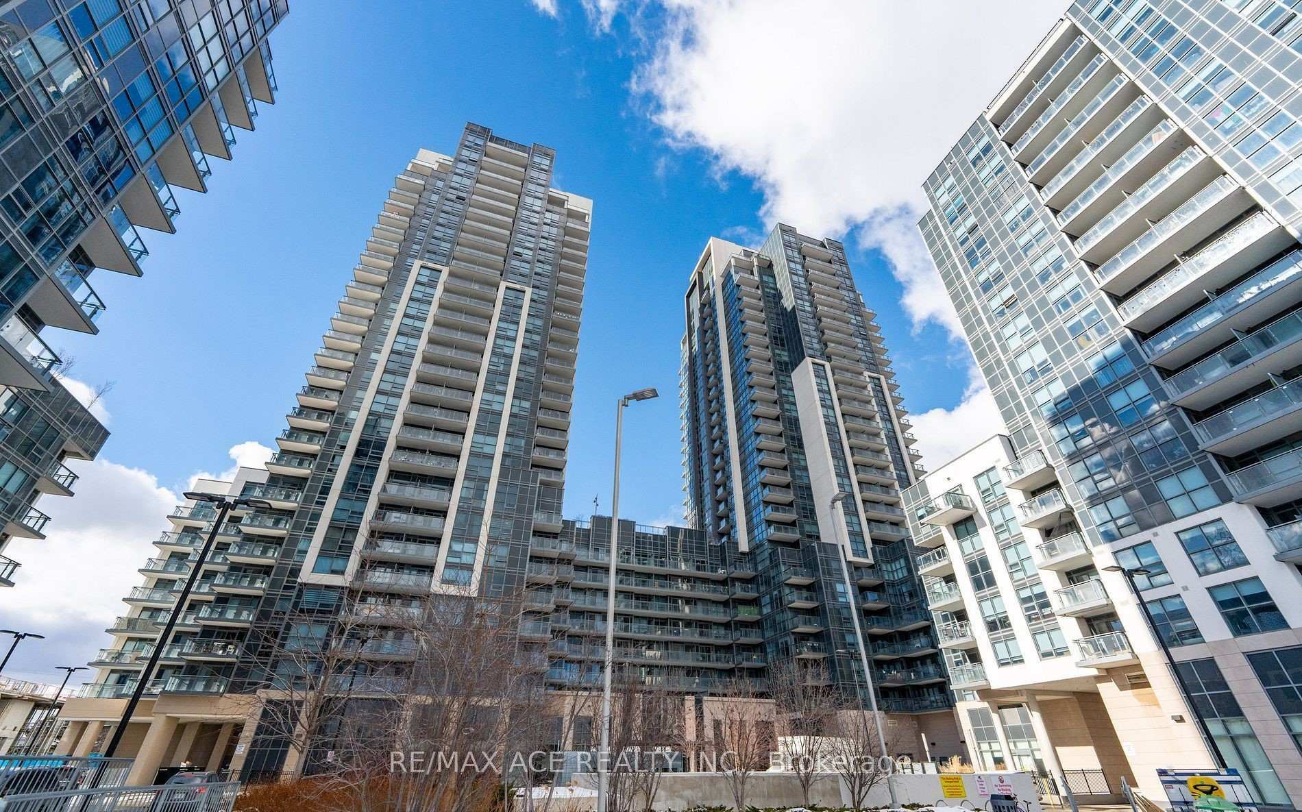 Property Photo: 30 Meadowglen Pl 903 ON M1B 1V8