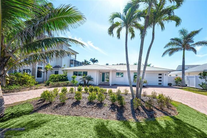Property Photo:  418 Germain Ave  FL 34108 