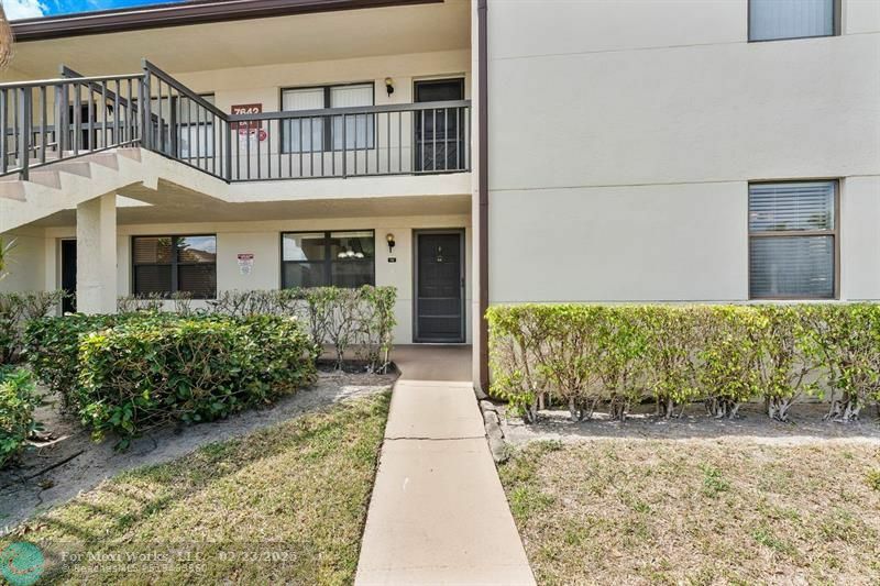 Property Photo:  7642 Tahiti Ln 102  FL 33467 