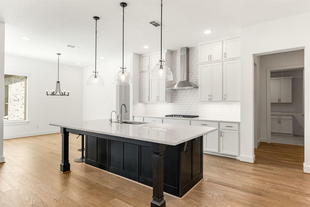 Property Photo: 998 Briac Ln TX 77301