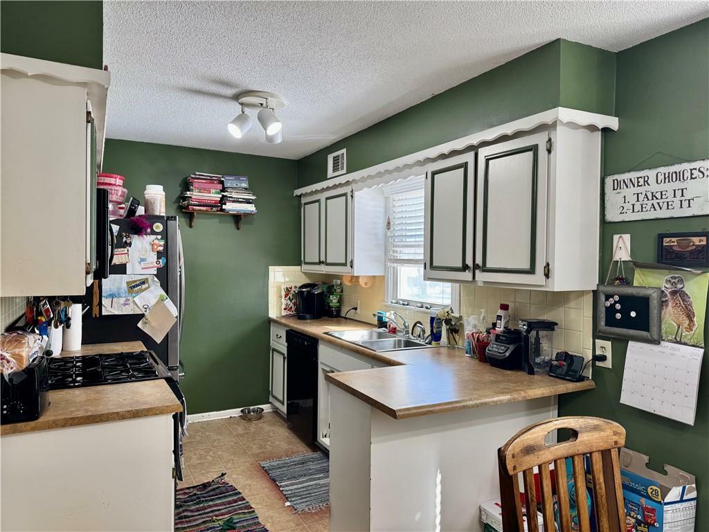 Property Photo:  8400 Shawnee Lane  KS 66212 