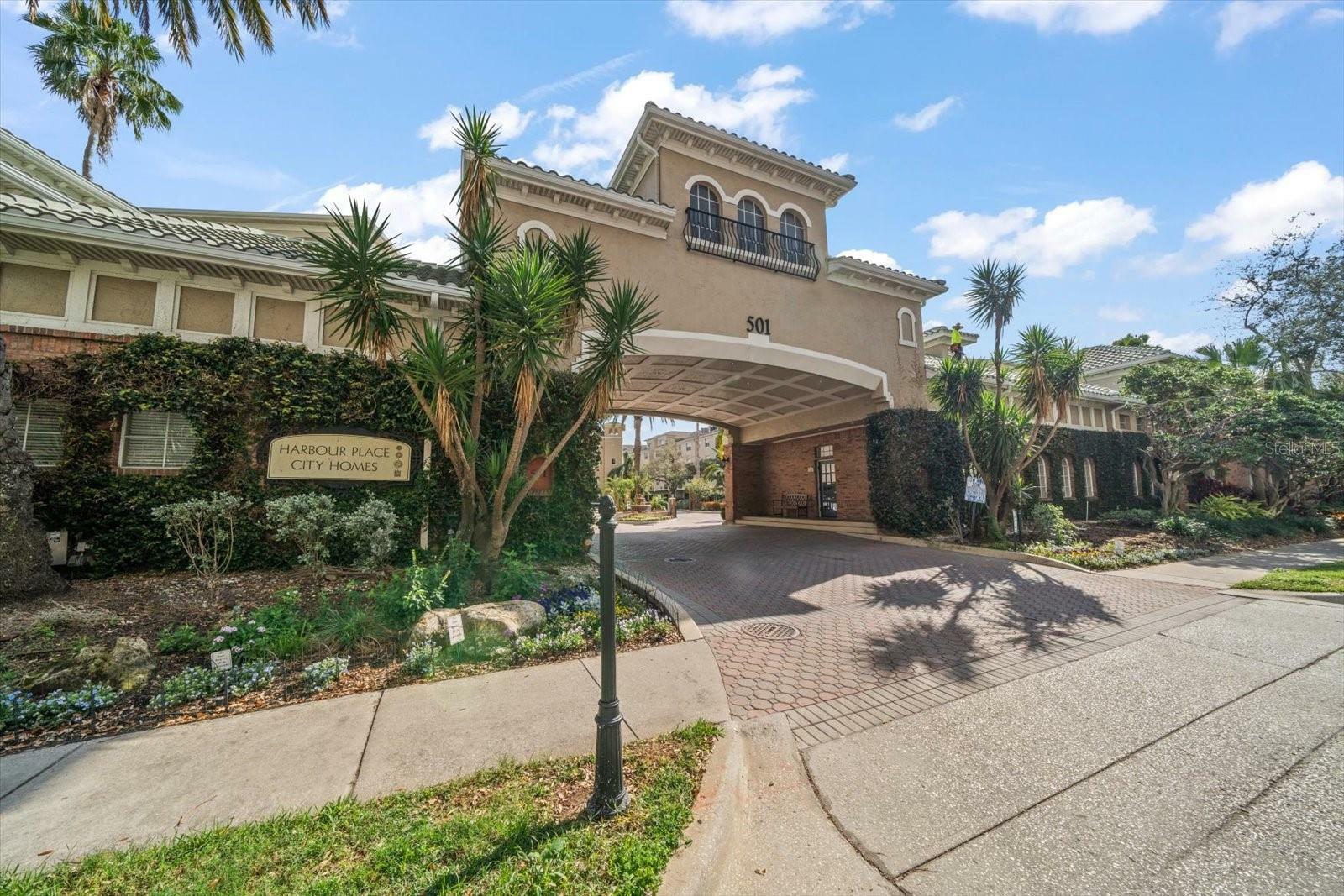 Property Photo:  501 Knights Run Avenue 2101  FL 33602 