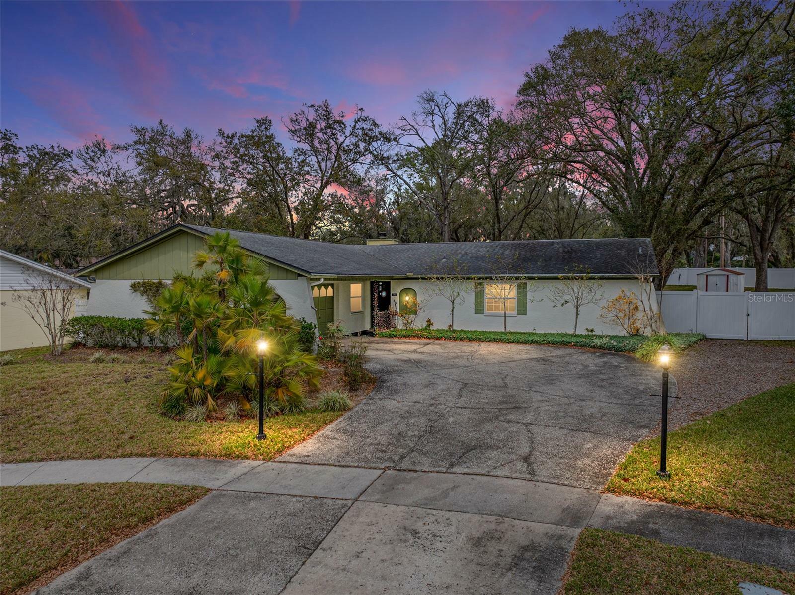 Property Photo: 503 Hillpine Way FL 33510