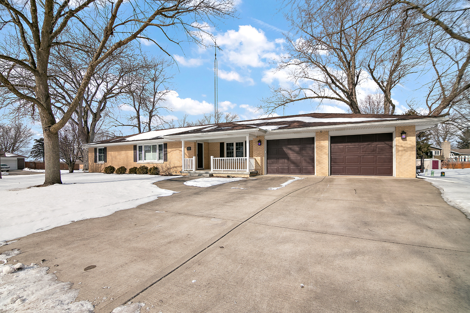 Property Photo:  235 Hendron Avenue  IL 60927 