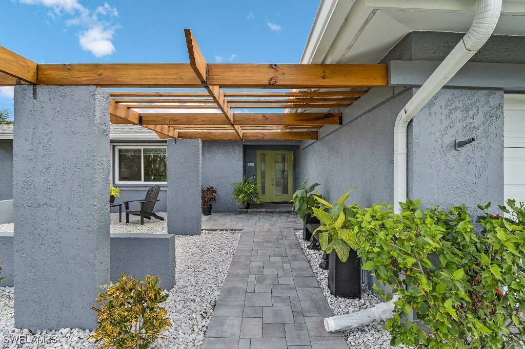 Property Photo: 5301 Shalley Circle E FL 33919