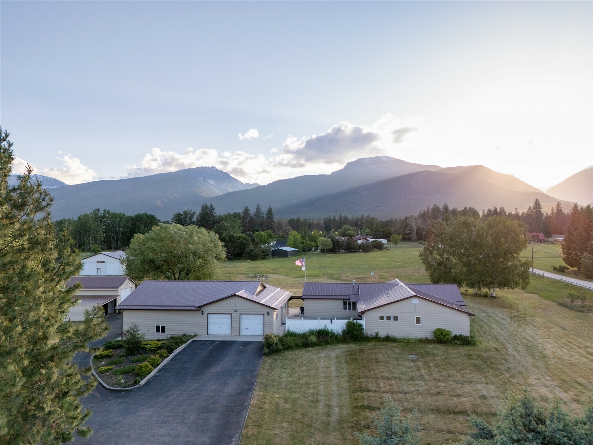 Property Photo: 4901 Hoblitt Lane S MT 59833