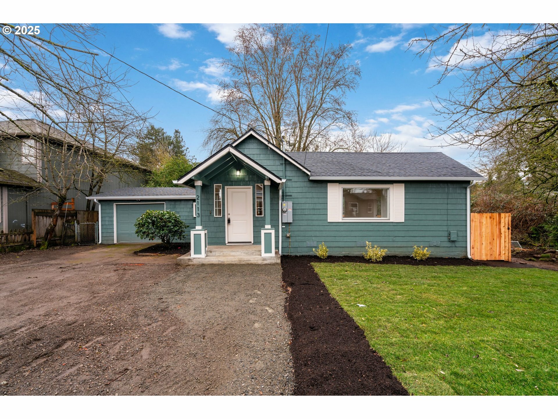 Property Photo:  2113 E 26th St  WA 98661 