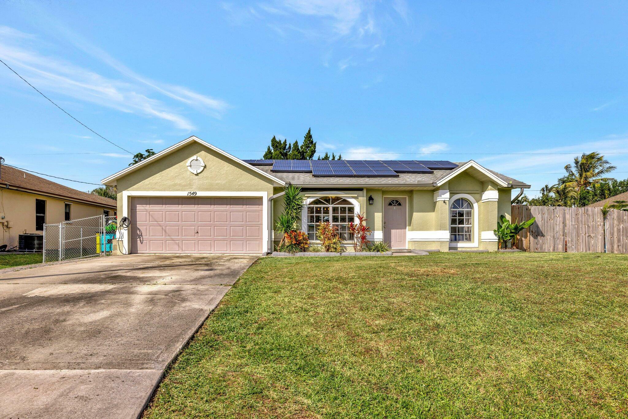 Property Photo: 1549 SW Meridian Avenue FL 34953