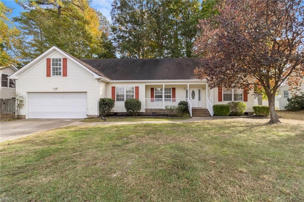 Property Photo: 2613 Deerfield Cres VA 23321
