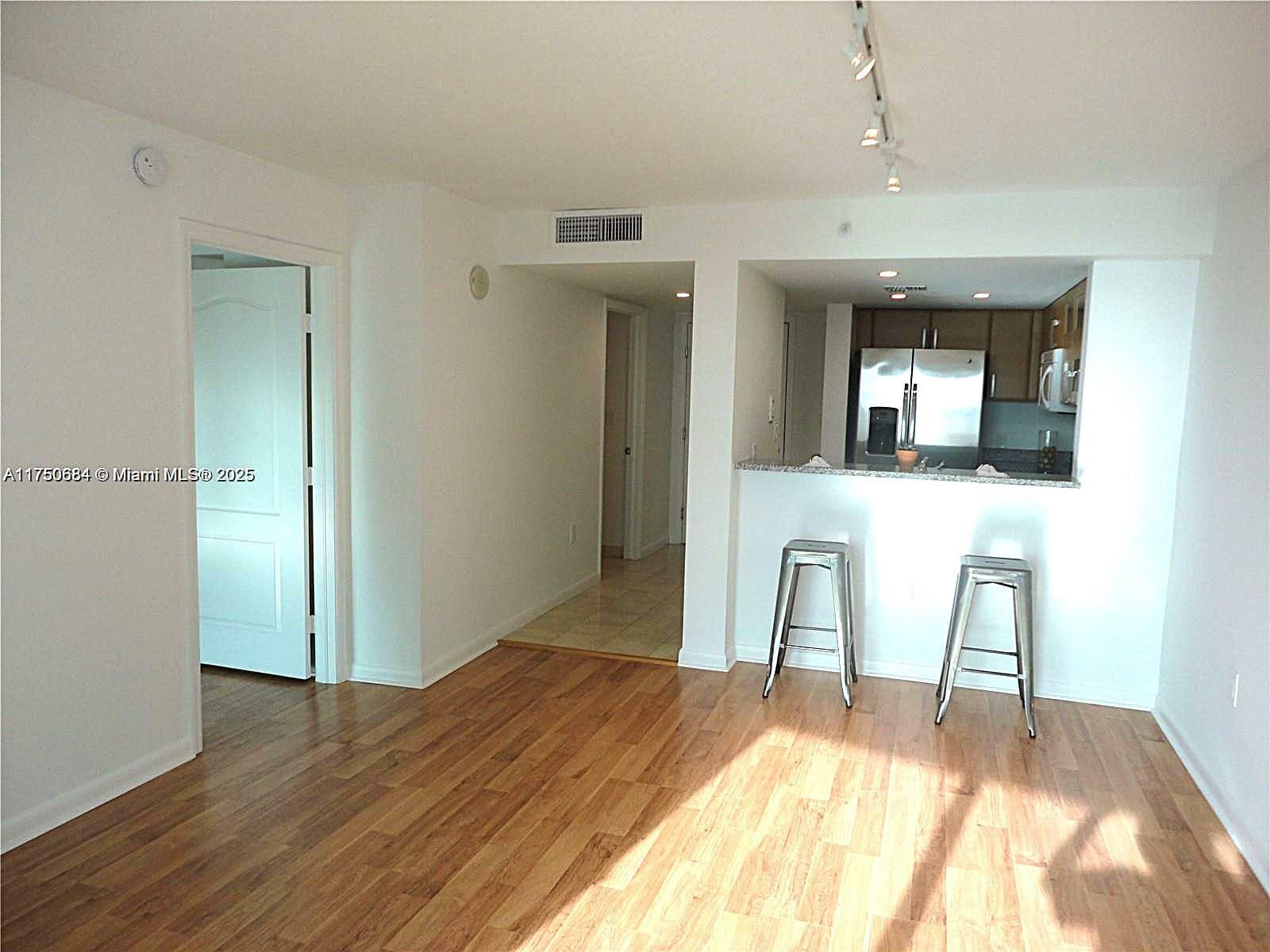 Property Photo:  2101 Brickell Ave 2211  FL 33129 