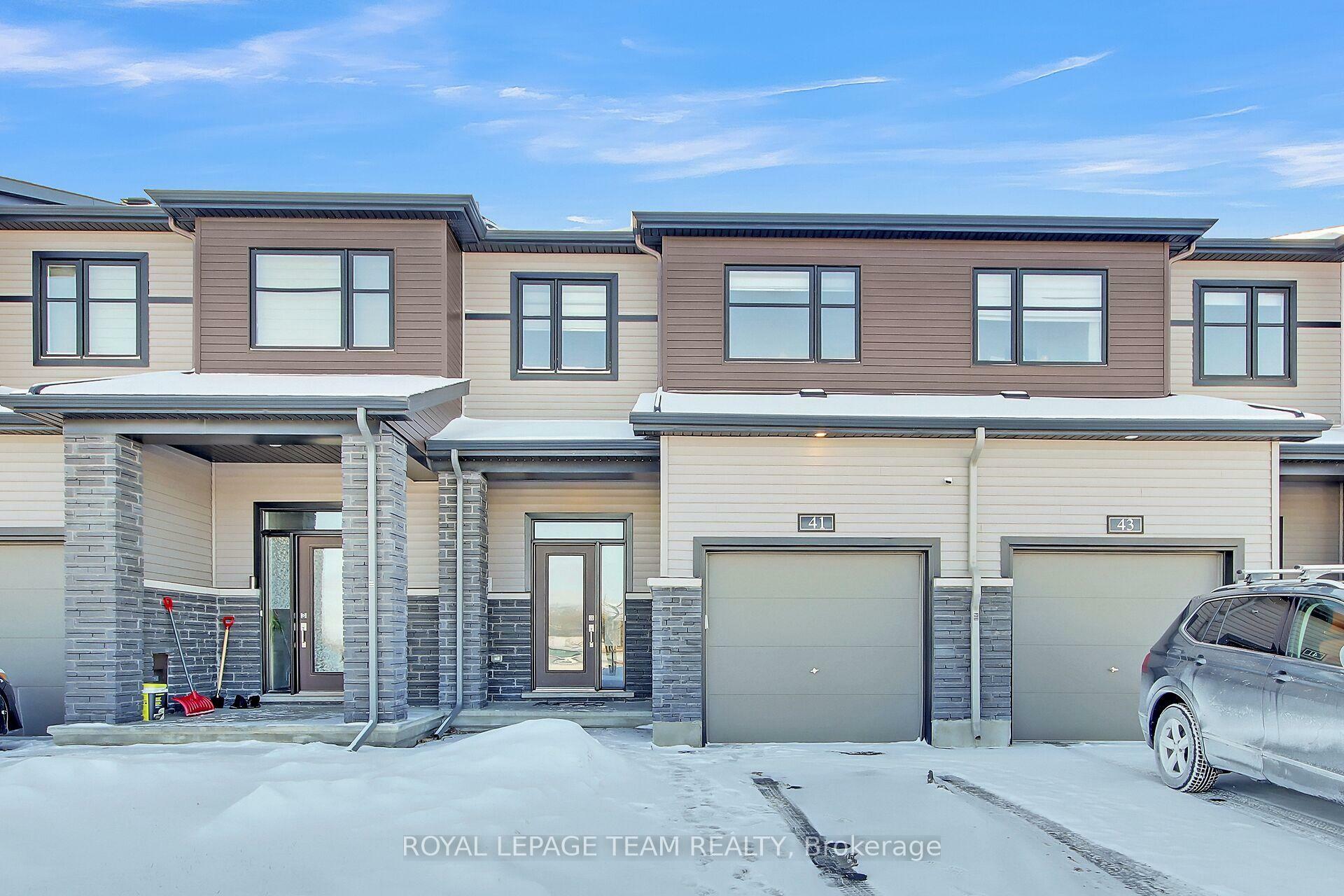 Property Photo: 41 Finglas Court ON K2J 6Y6