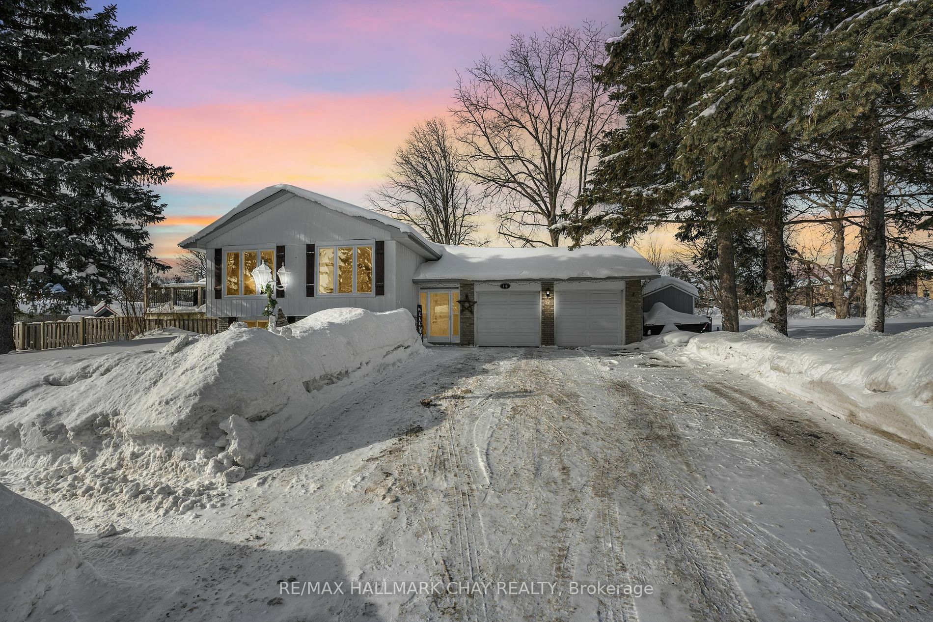 Property Photo:  316 Pine Dr  ON L4N 4J5 