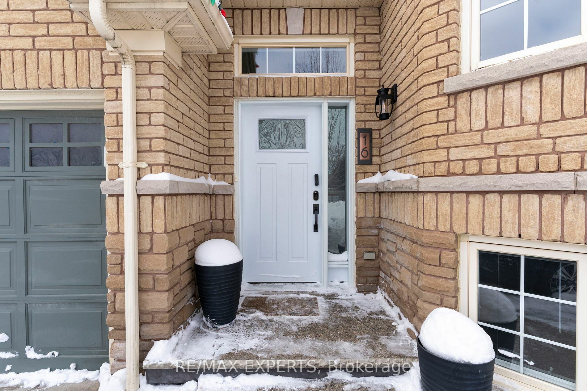 Property Photo:  16 Bakerville St  ON L1R 2K3 