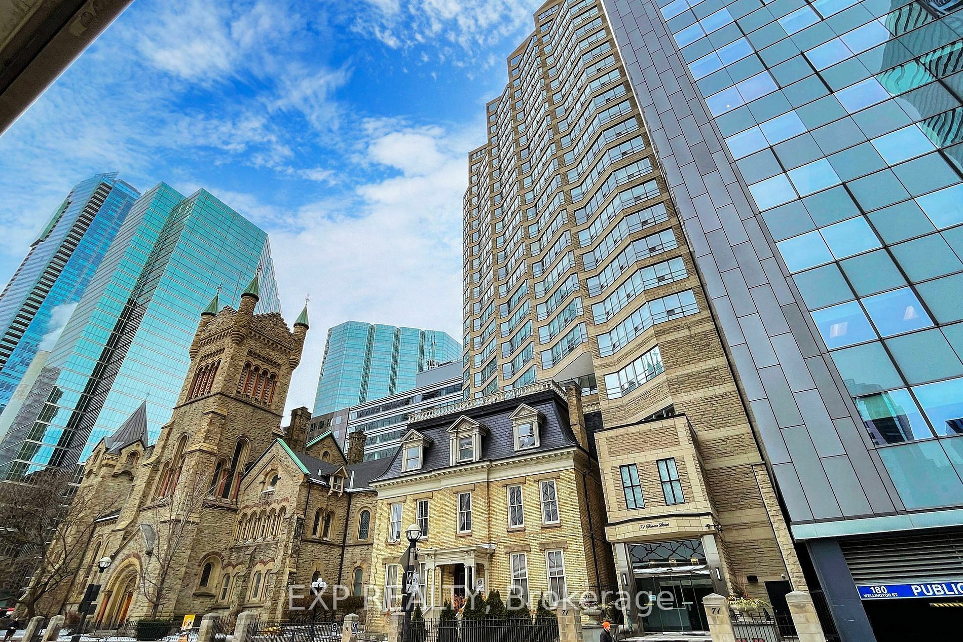 Property Photo:  71 Simcoe St E 1204  ON M5J 2S9 