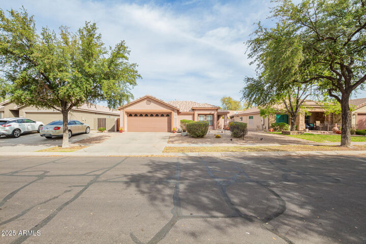 Property Photo:  494 W Midland Lane  AZ 85233 