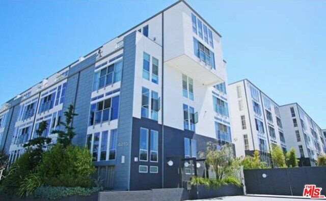 Property Photo: 4215 Glencoe Ave 319 CA 90292