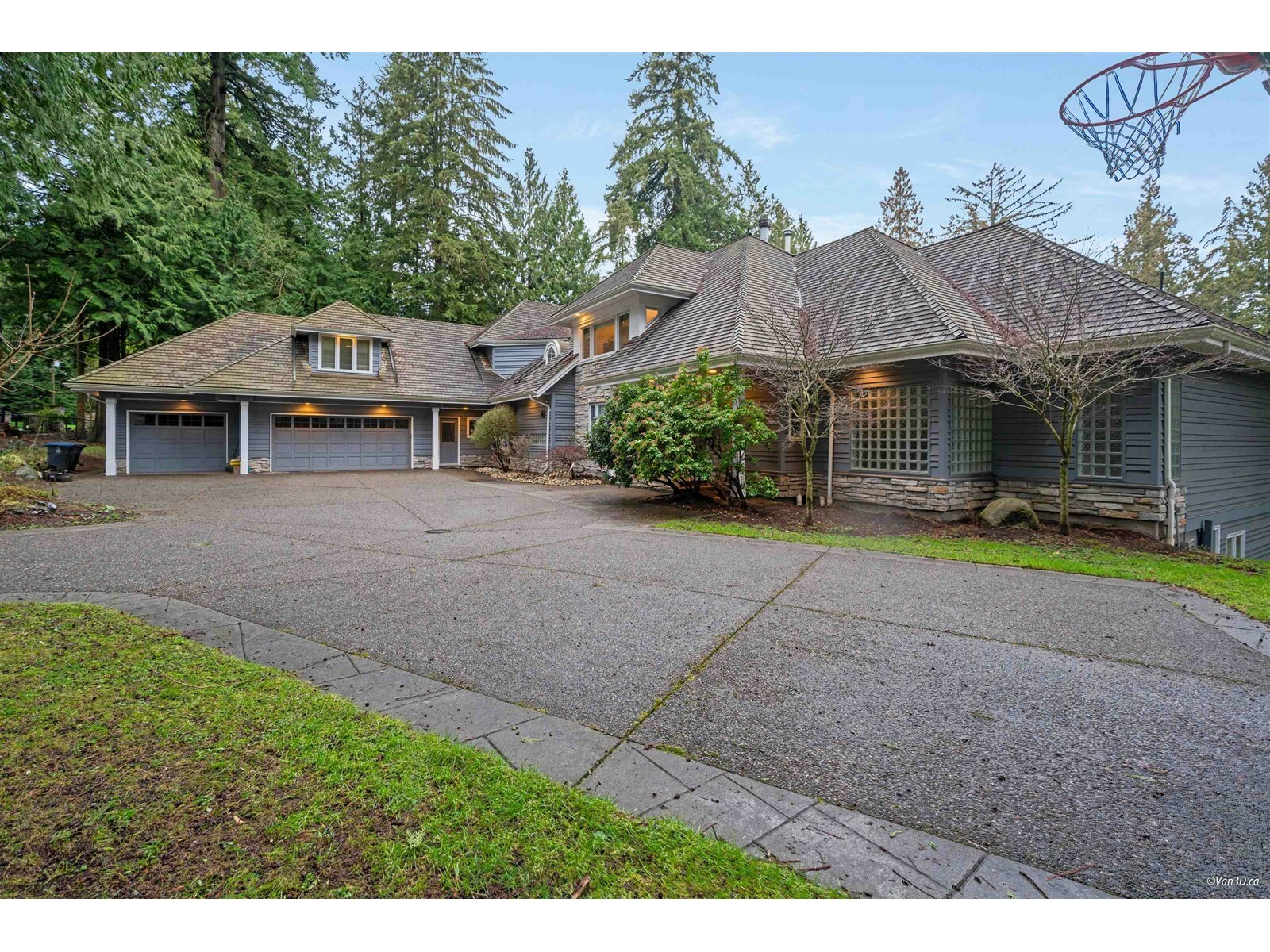 Property Photo: 13451 Vine Maple BC V4P 1W8