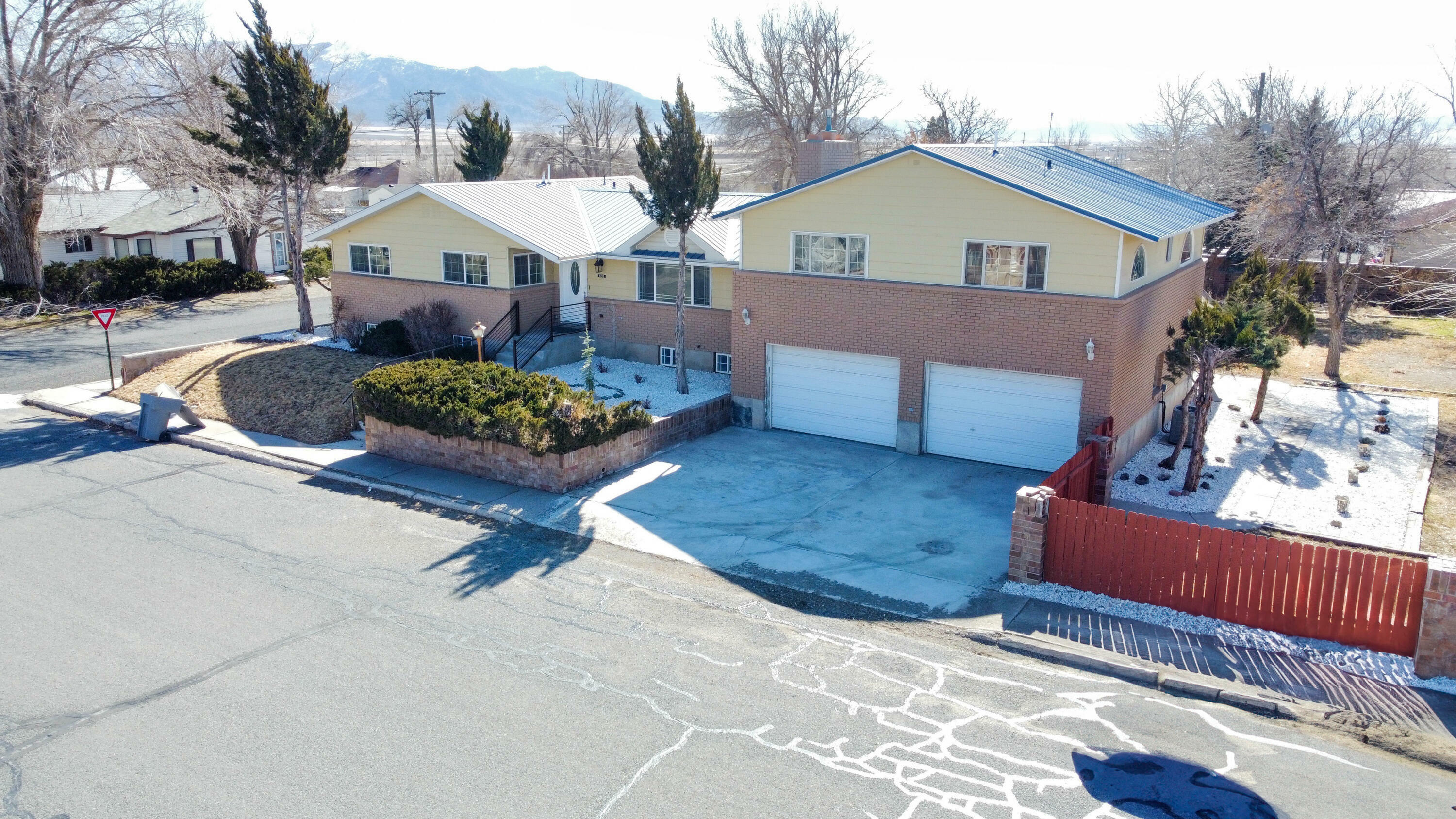 Property Photo:  605 W 500 S  UT 84751 
