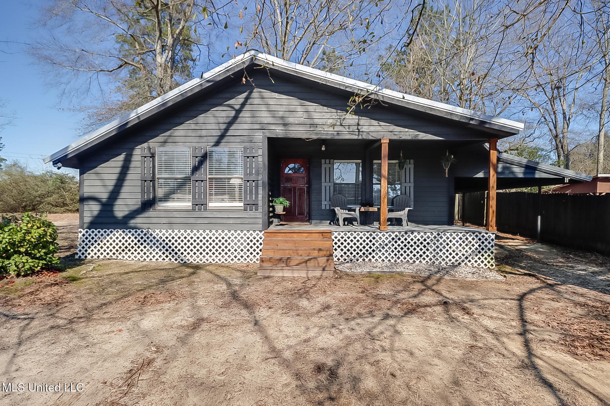 Property Photo:  735 N Magnolia Drive  MS 39577 