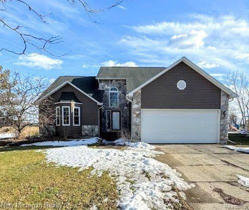 834 Peppermill Circle  Lapeer MI 48446 2678 photo