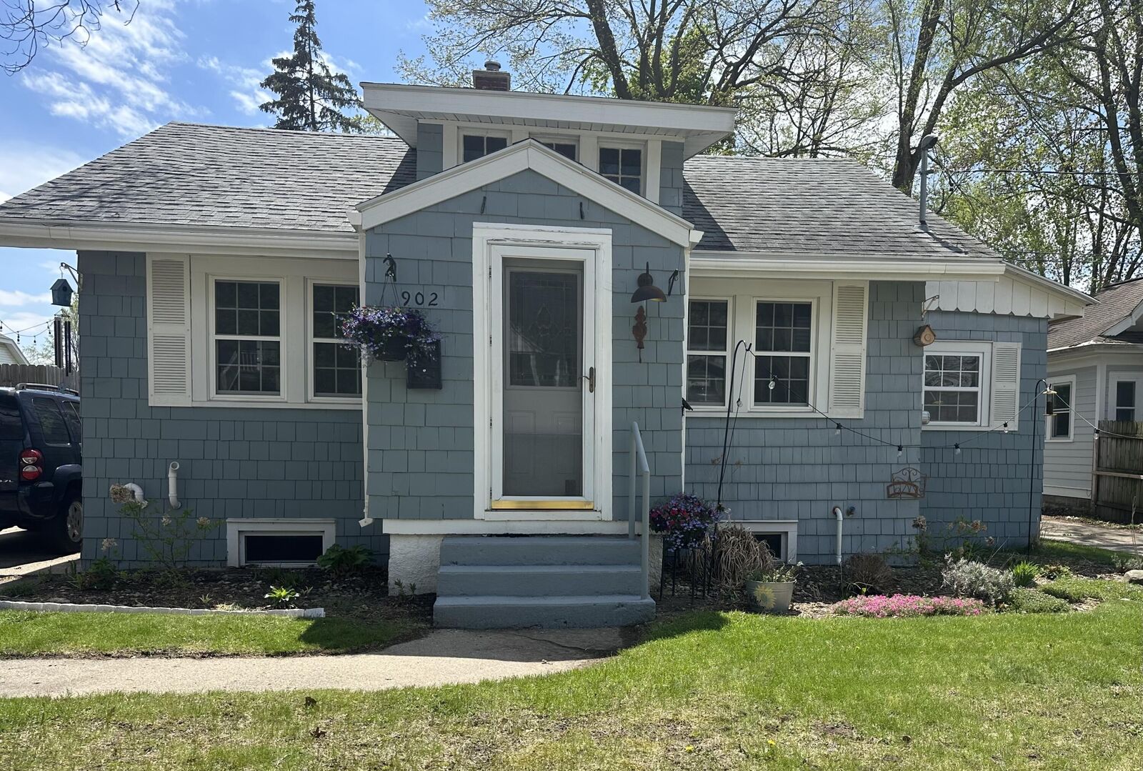 Property Photo:  902 Beechwood Street NE  MI 49505 