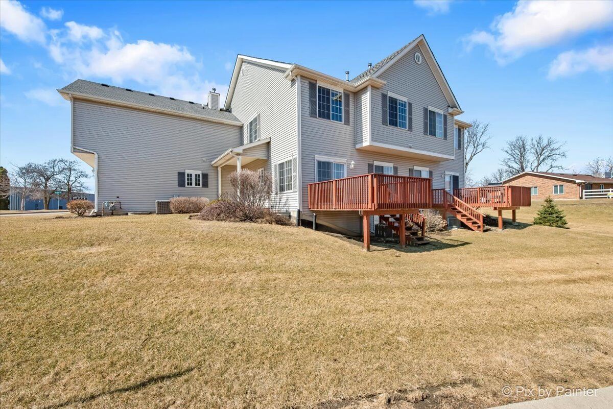 Property Photo:  2000 Castleshire Drive  IL 60098 