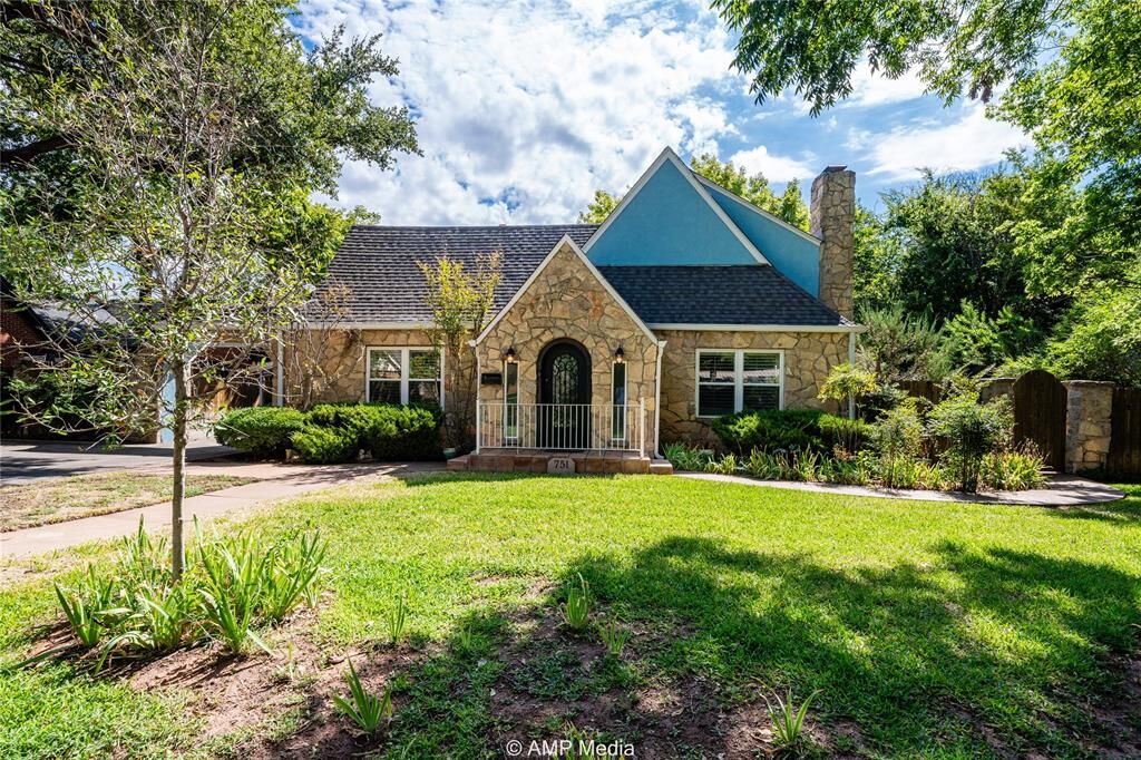 Property Photo: 751 Grove Street TX 79605