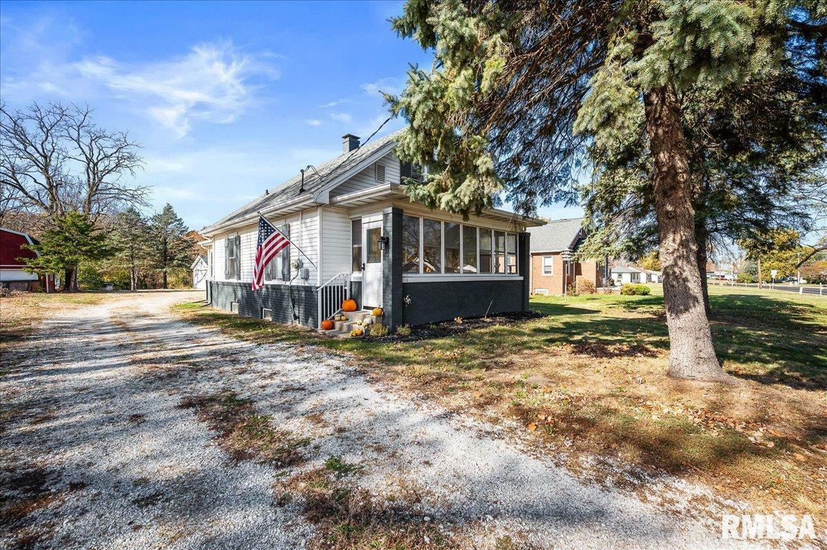 Property Photo: 1116 Springfield Road IL 61611