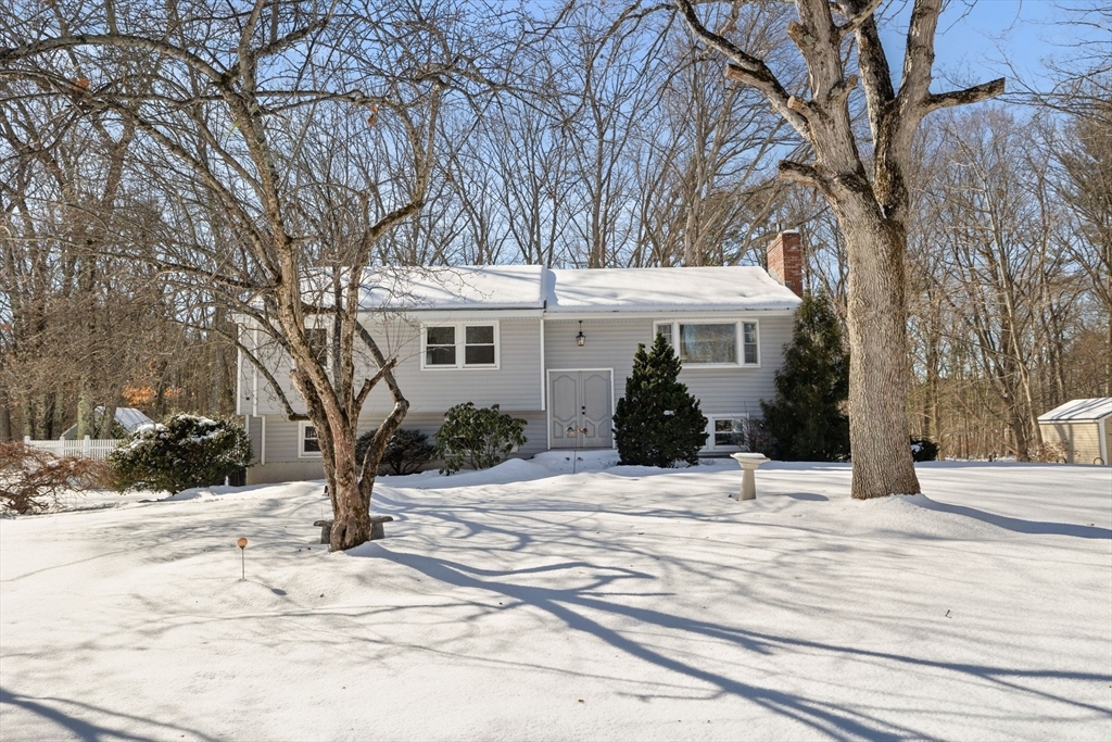 Property Photo:  7 Dean Cir  MA 01810 
