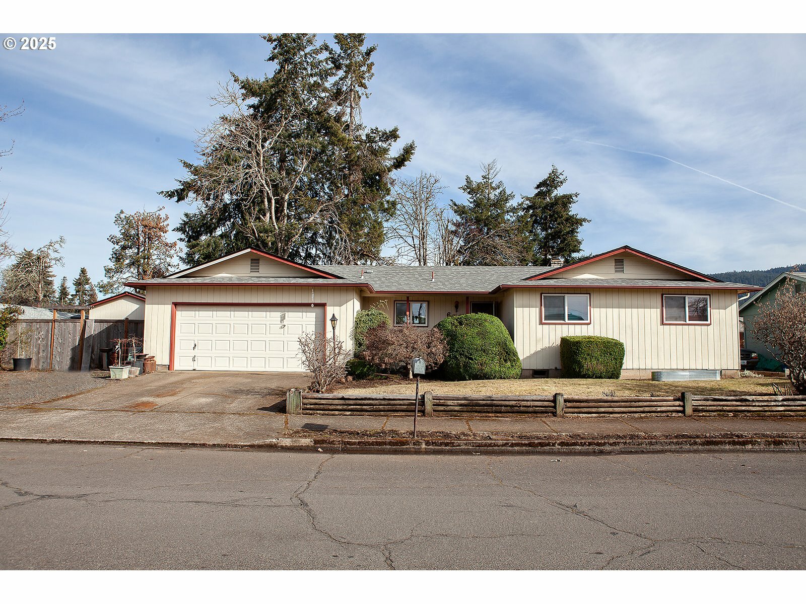677 Laksonen Loop  Springfield OR 97478 photo