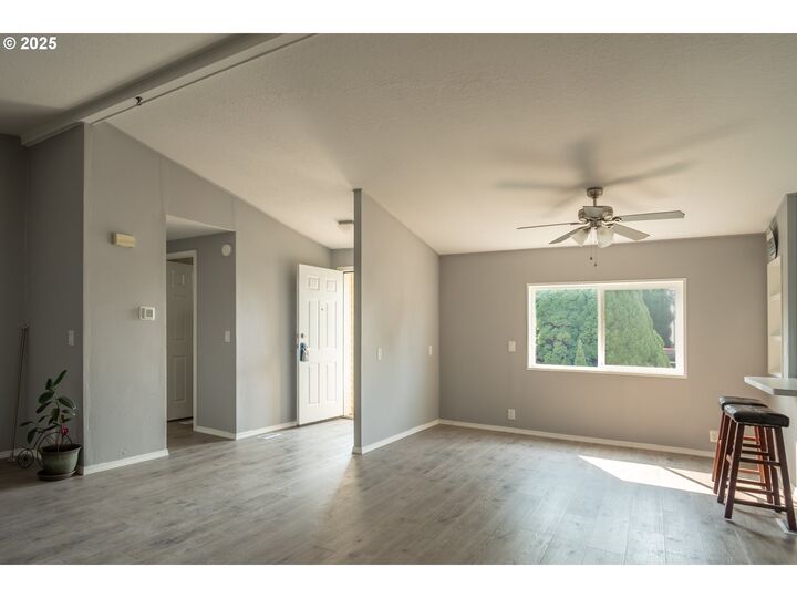 Property Photo:  1145 SW Cypress St 12  OR 97128 