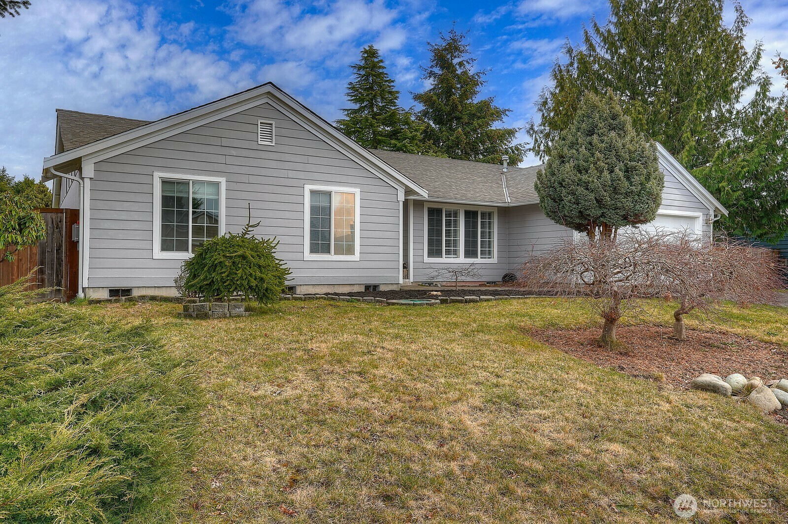 Property Photo: 21513 41st Avenue E WA 98387