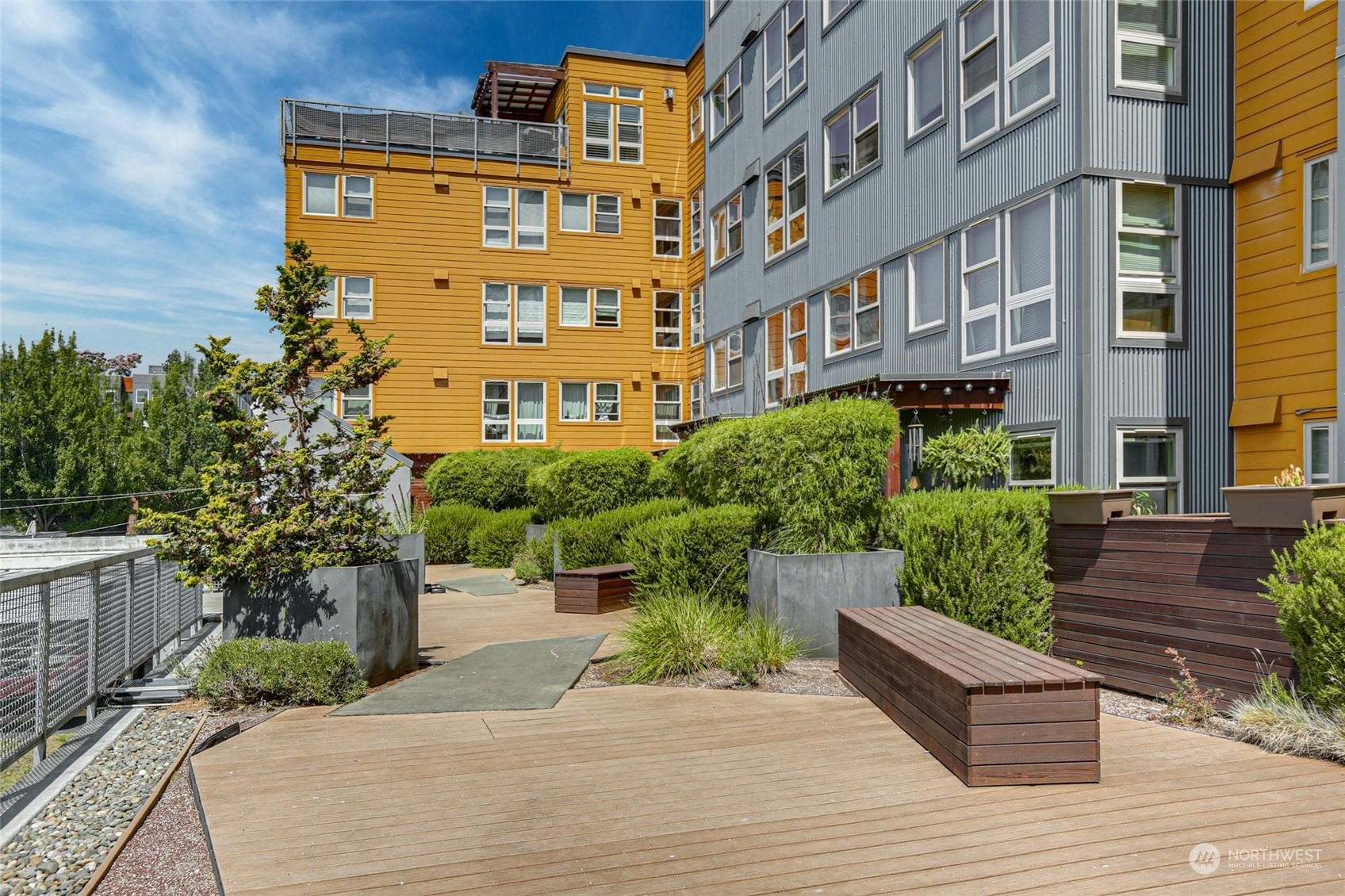 827  Hiawatha Place S 405  Seattle WA 98144 photo