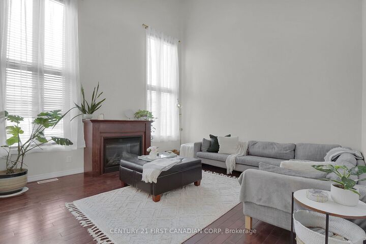 Property Photo: 2205 Lilac Ave ON N6K 5C5