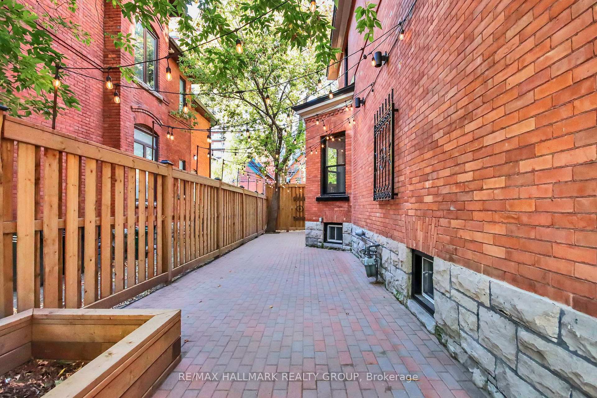 Photo de la propriété: 421 Gilmour Street ON K2P 0R5