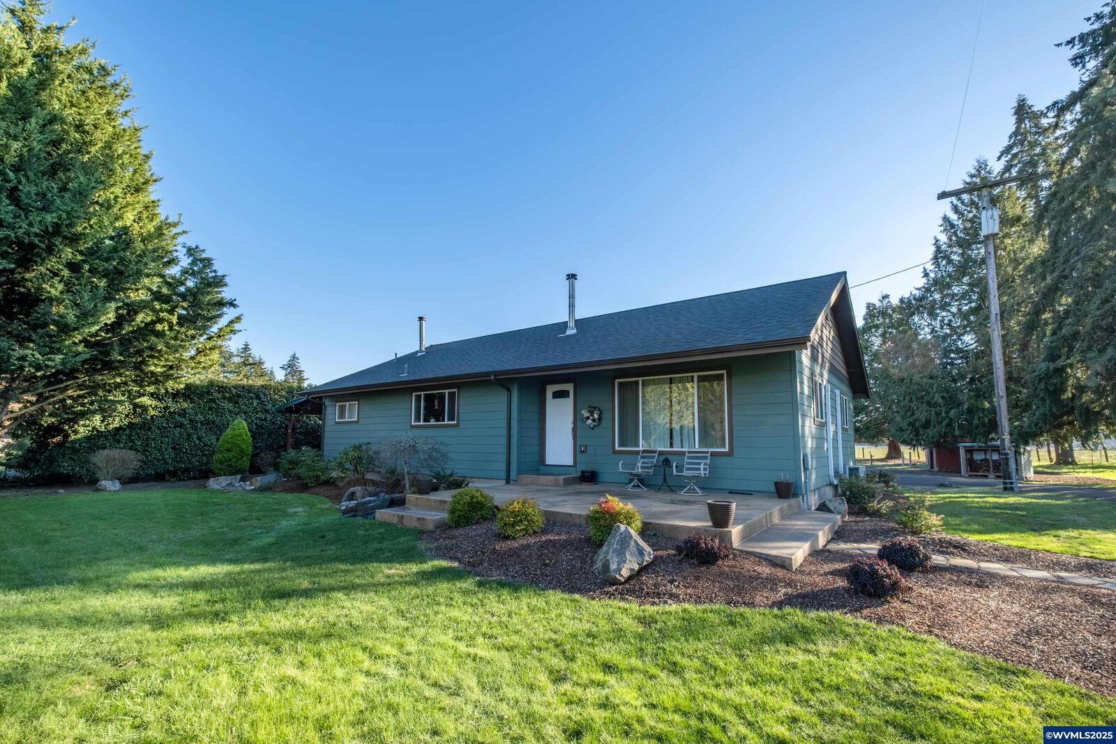 Property Photo: 37448 Crabtree Dr OR 97374