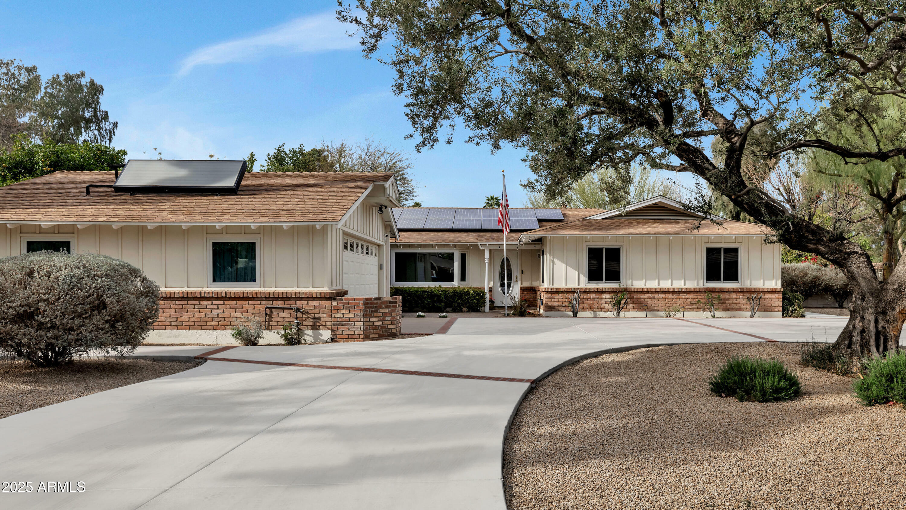 Property Photo: 576 W Moon Valley Drive AZ 85023