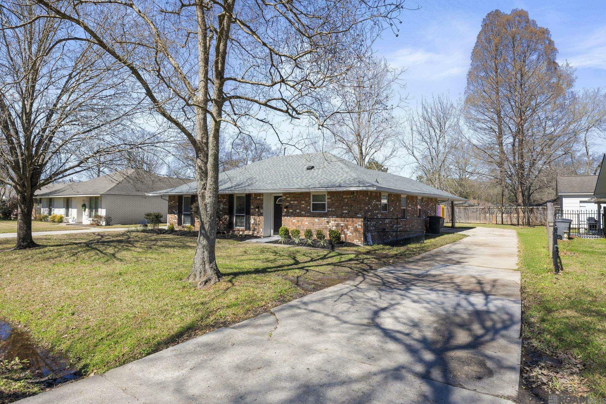 Property Photo:  16611 Doyle Rd  LA 70817 