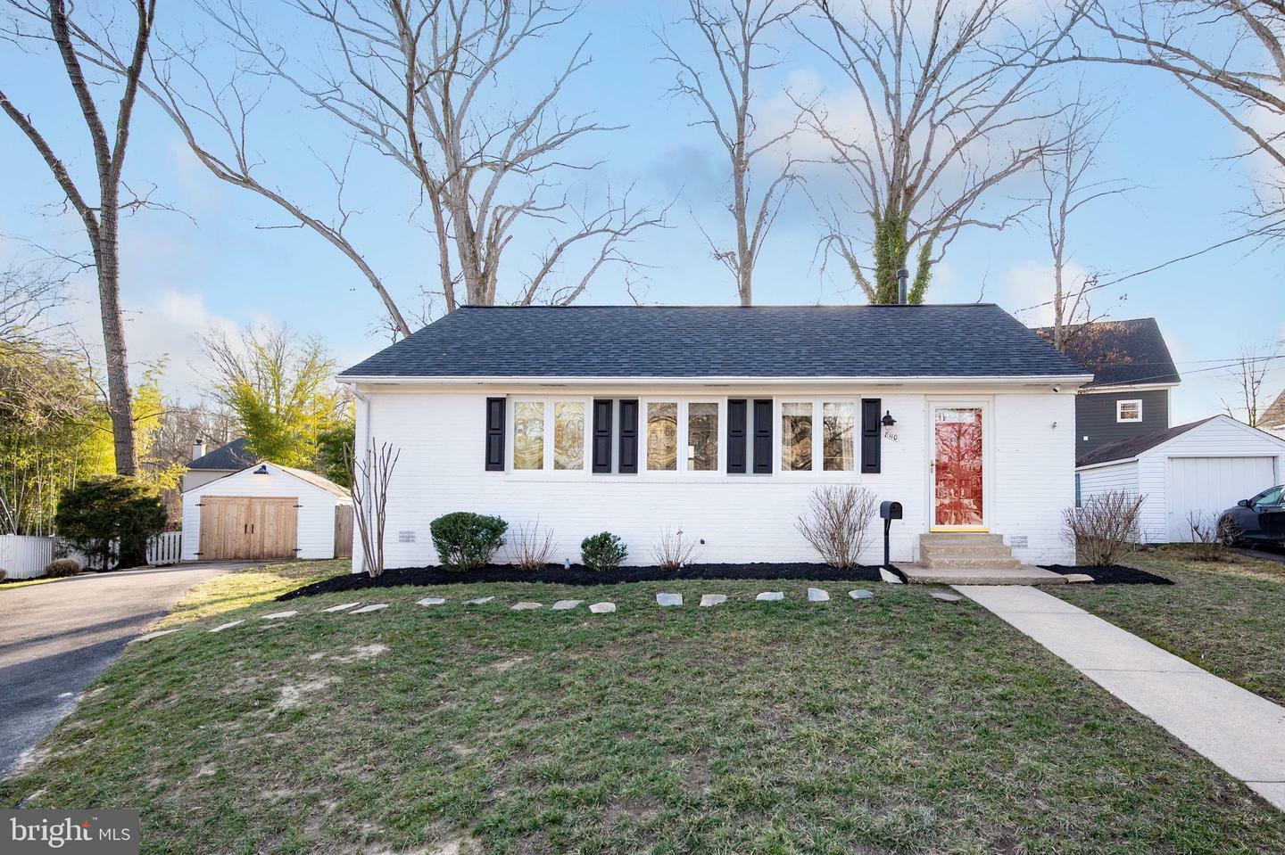 Property Photo: 8110 Wingfield Place VA 22308