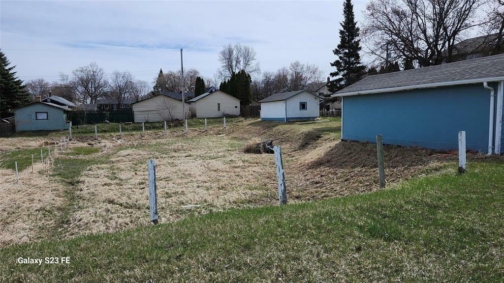 Property Photo:  137 8th Street North  MB R7A 2A4 