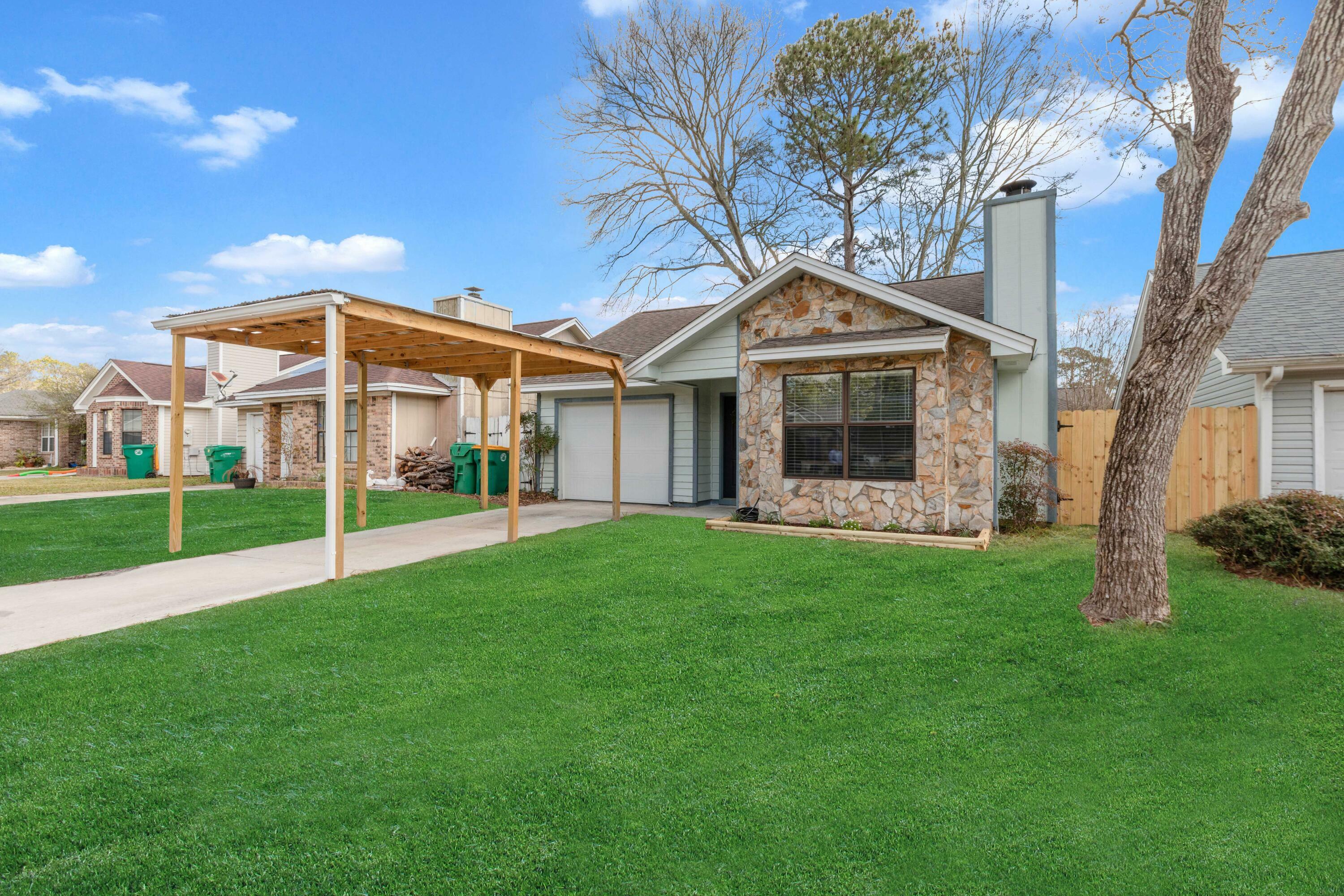 Property Photo: 1907 Squirrel Path FL 32547