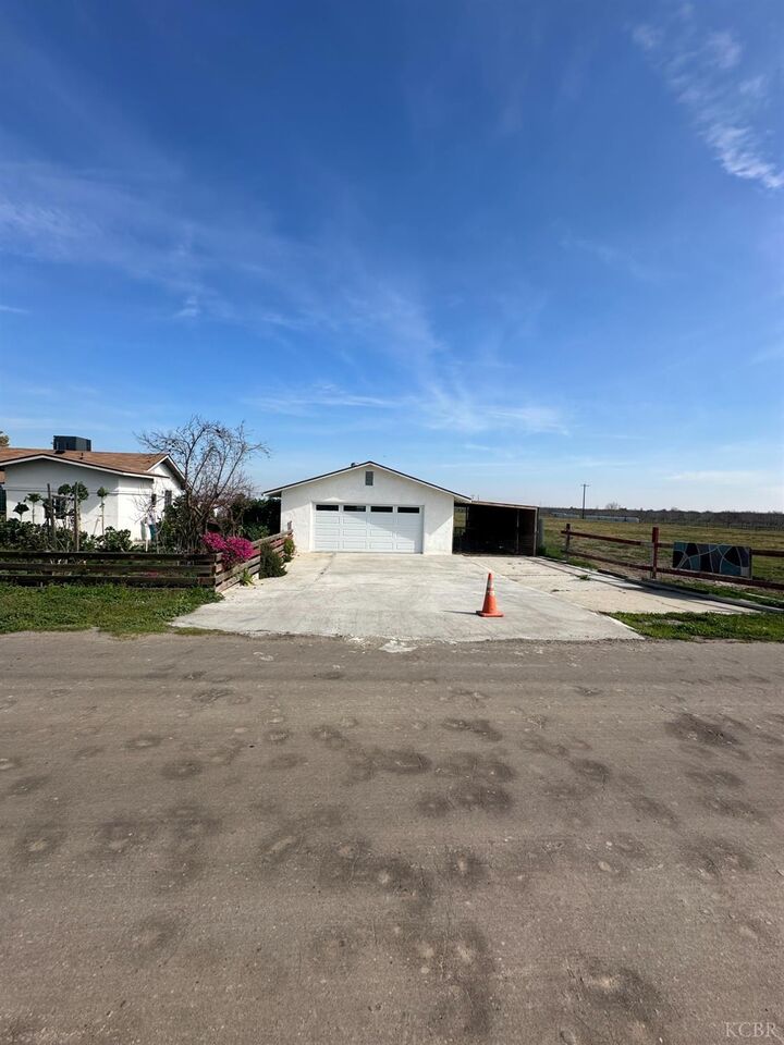 Property Photo:  12445 17th Avenue  CA 93245 