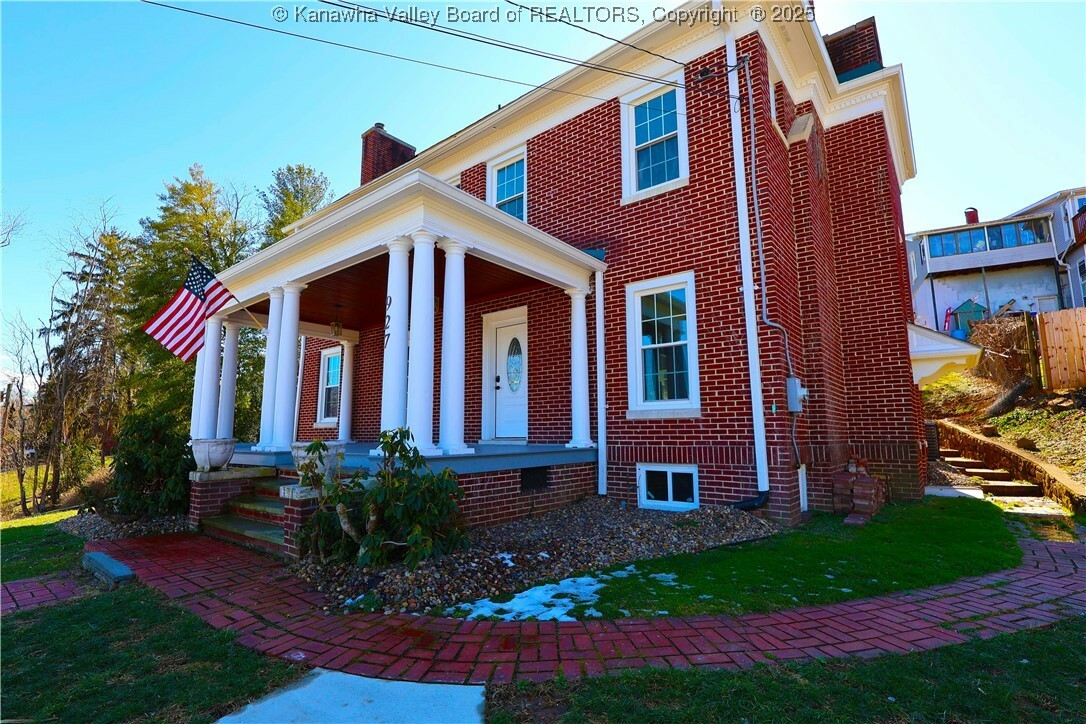 Property Photo: 927 Ridgemont Road WV 25314