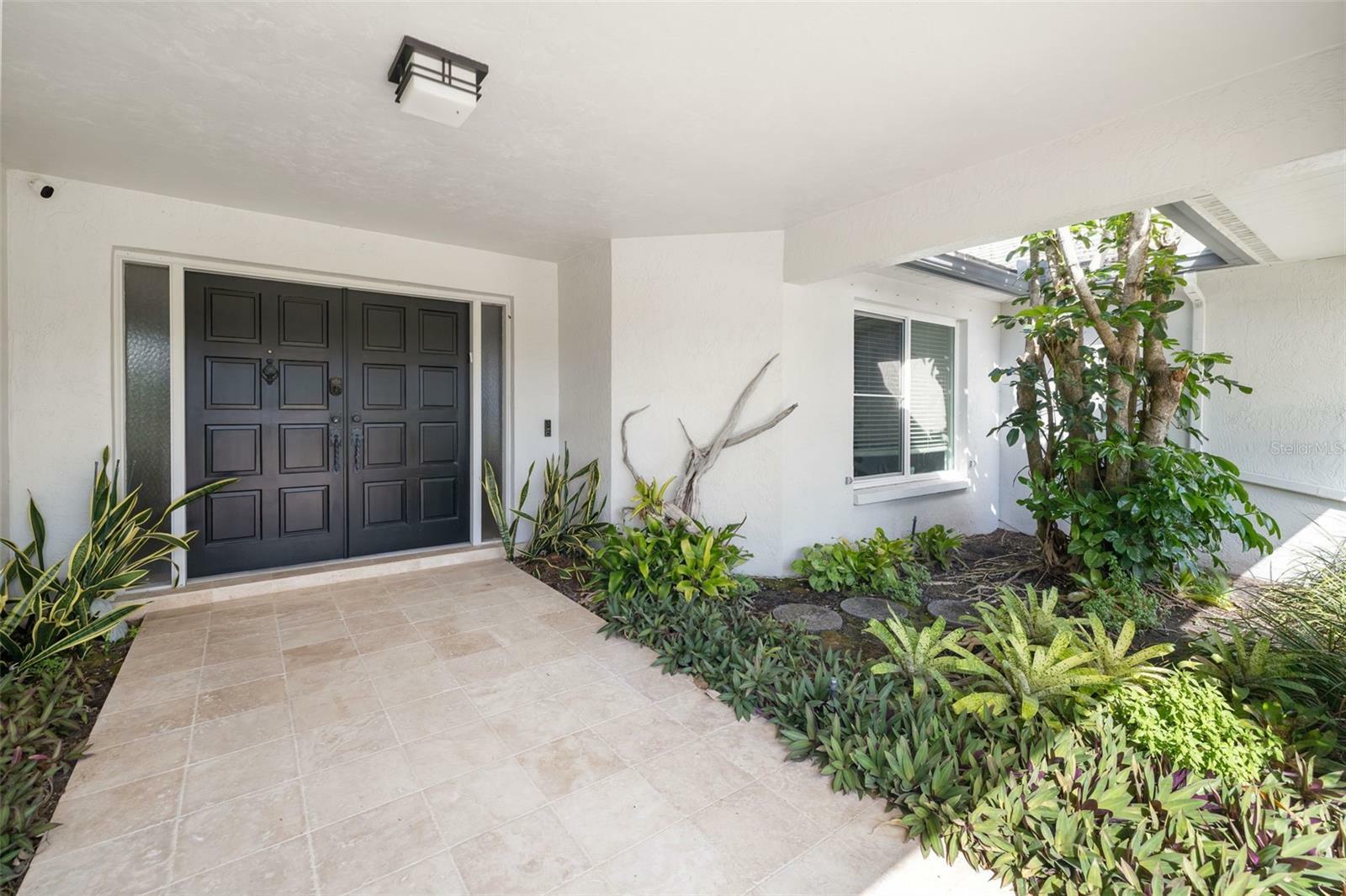 Property Photo: 5111 Canterbury Drive FL 34243