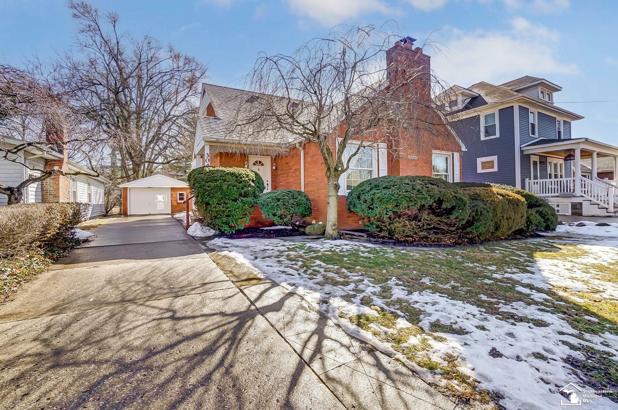 Property Photo:  304 Lavender Street  MI 48162 