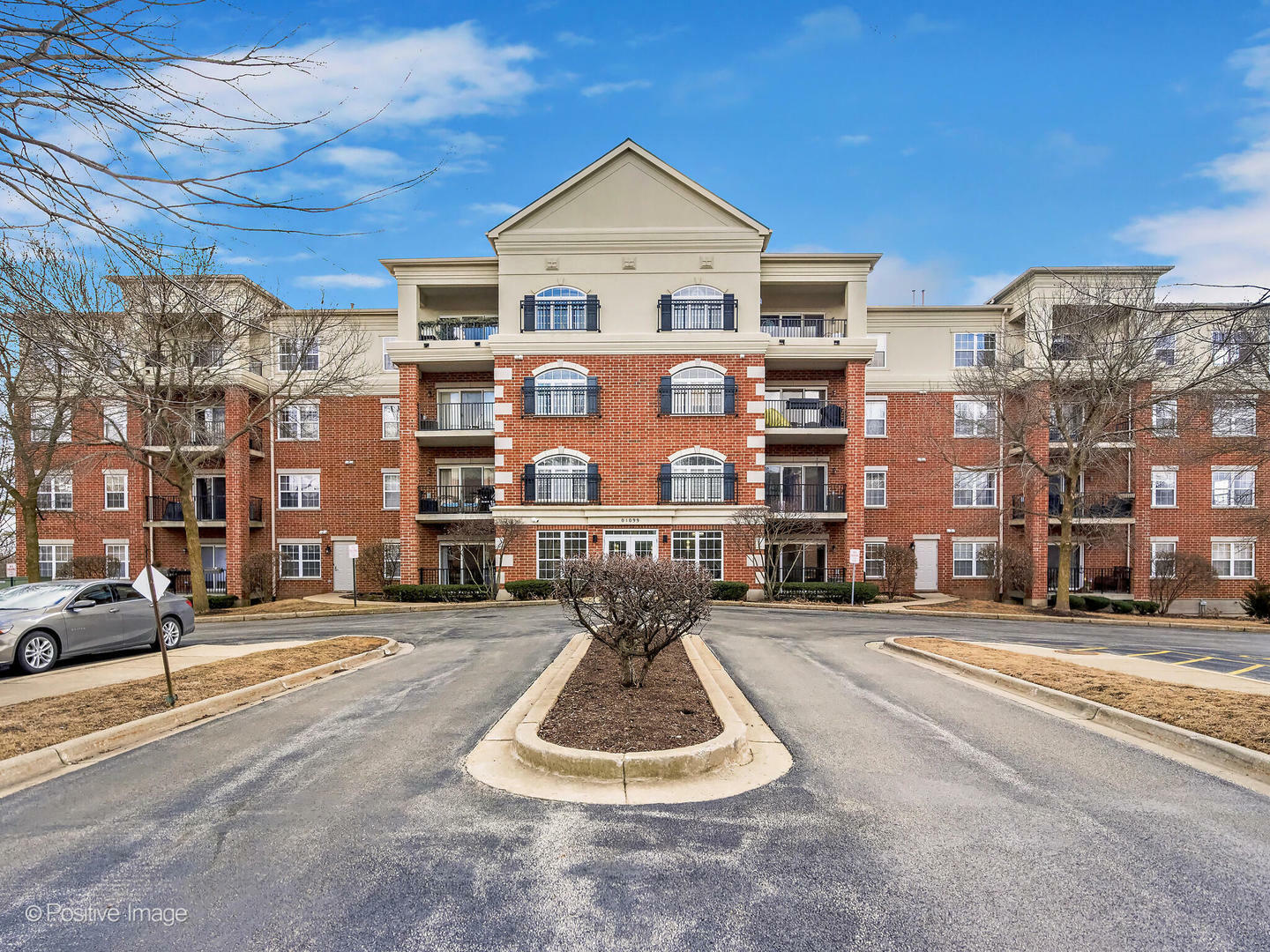 Property Photo: 0S099 Lee Court 203 IL 60190