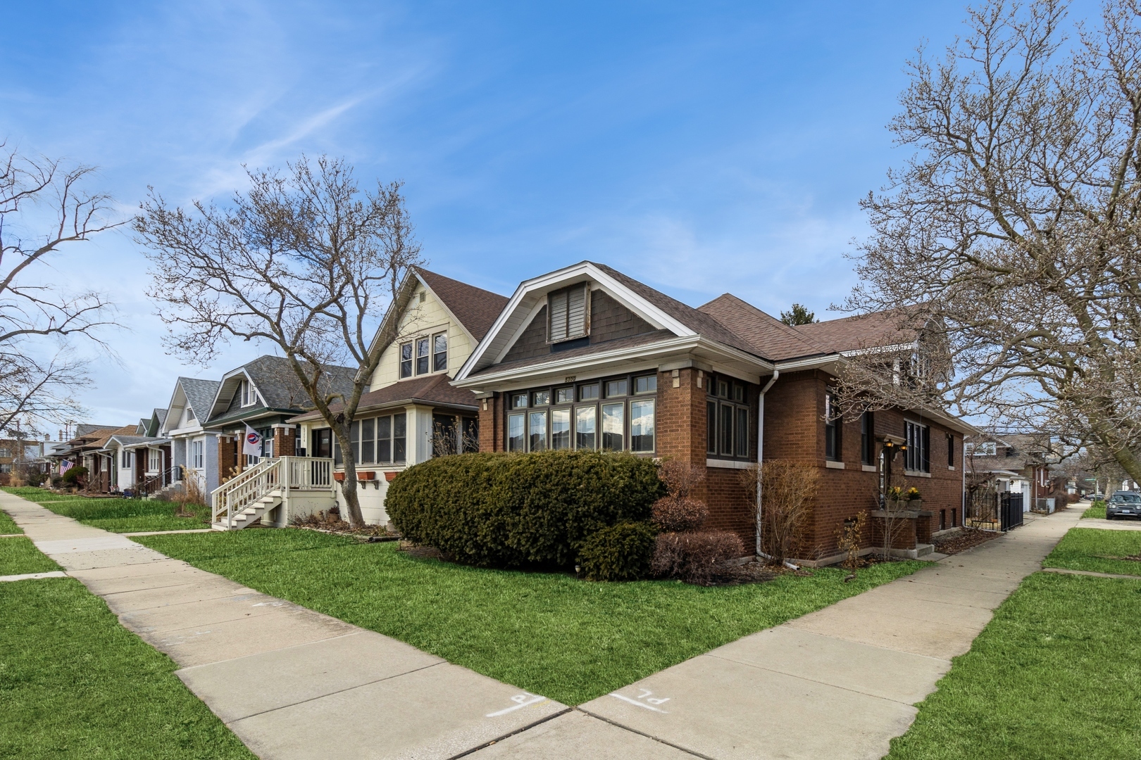 Property Photo:  5300 W Belle Plaine Avenue  IL 60641 