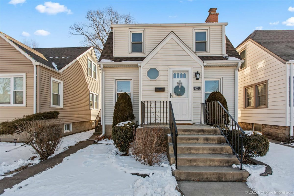9551 S Troy Avenue  Evergreen Park IL 60805 photo